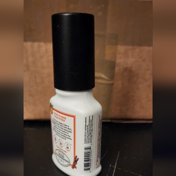 Poo~Pourri | Before-You-Go Toilet Spray Apple Cider 2 fl oz - Picture 2 of 2